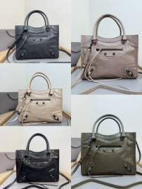 Picture of Balenciaga Handbags _SKUfw224475535fw